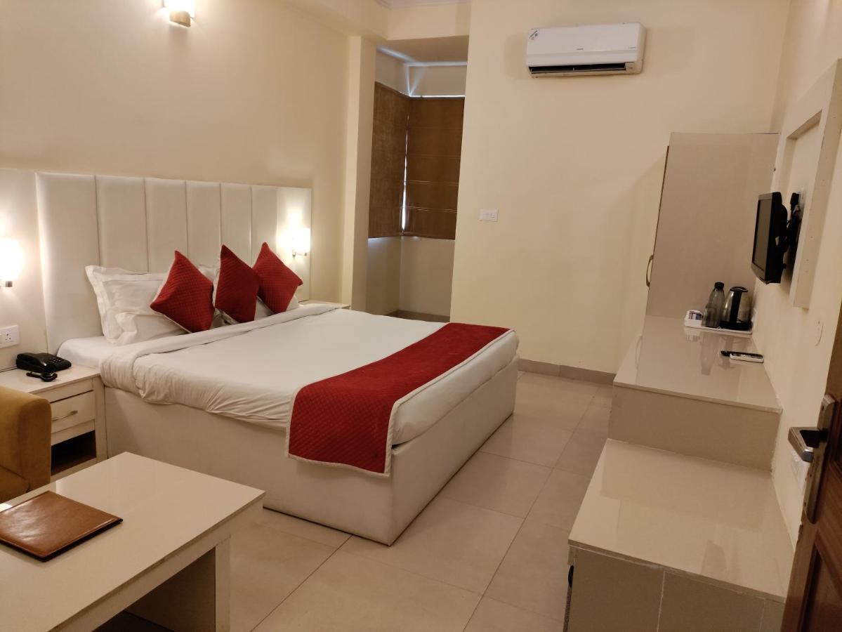 Hotel Tulip Palm Džajpur Exteriér fotografie